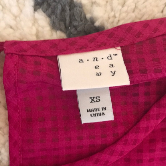 Pink/fuschia Ruffled top - Picture 2 of 2